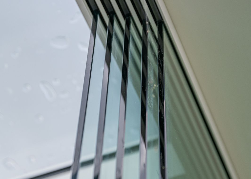 Profiline Glasschiebewand (4 spurig) - 05 profiline schiebewand anthrazit 4spurig verasol 1 - pl-gsw-4sp-3000-antr